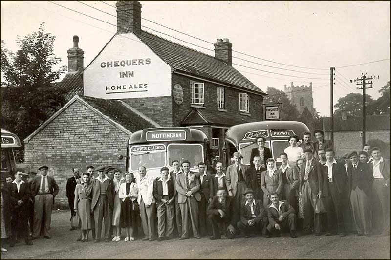 Bus trip setting off from Chequers Inn (1950)