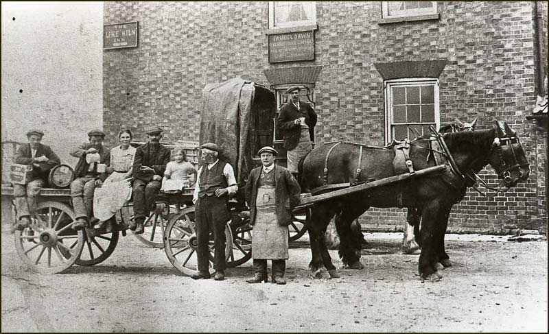 Delivering beer to the Lime Kiln Inn by horse and dray in 1920s
