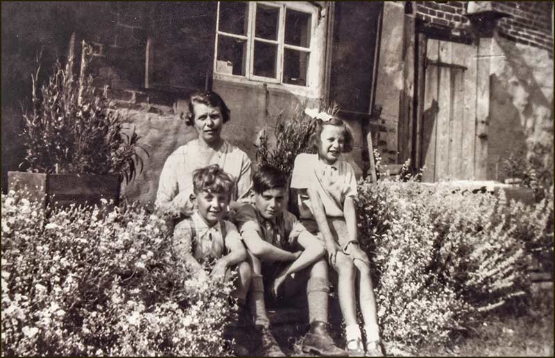 Howell family in 1939